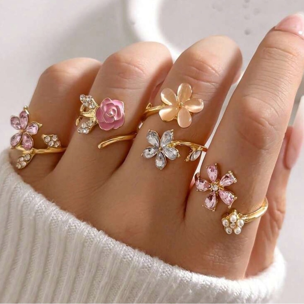 💕Gorgeous 4 Piece Coquette Ring Set💕